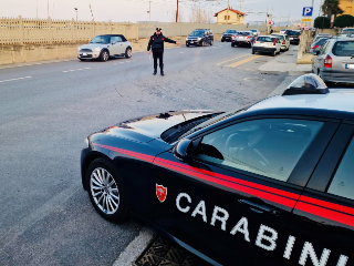 Falconara – I carabinieri arrestano una donna per rapina e lesioni personali